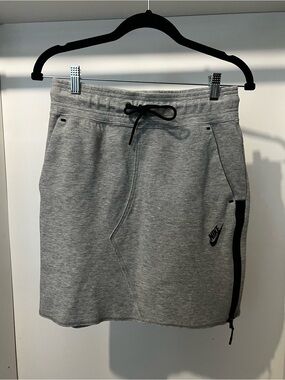 Nike Women’s Fleece Skirt Small